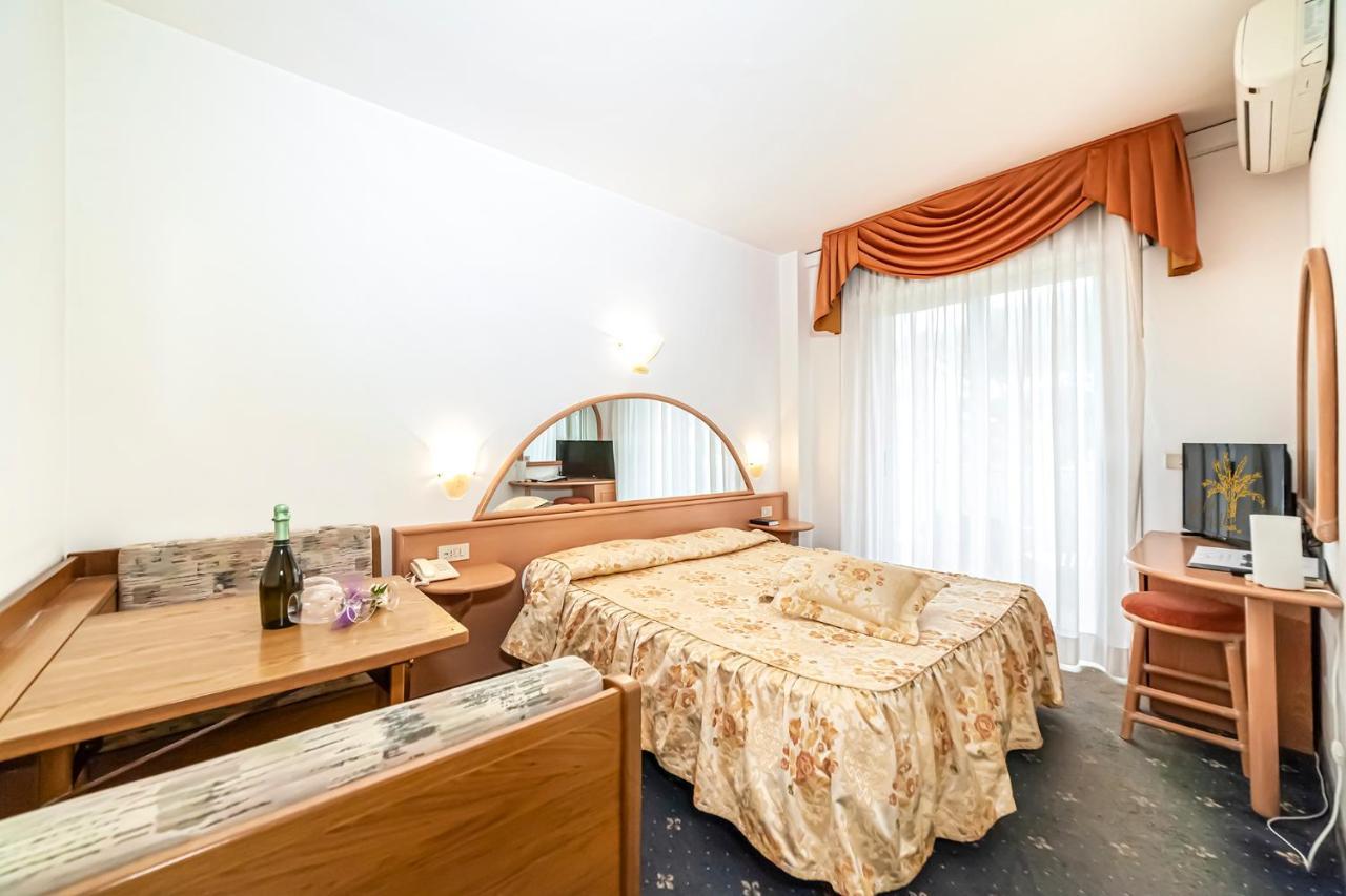 Hotel Villa Luisa Lignano Sabbiadoro Eksteriør billede