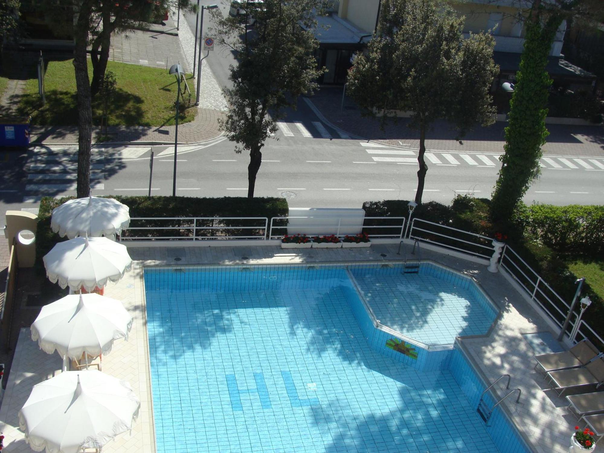Hotel Villa Luisa Lignano Sabbiadoro Eksteriør billede