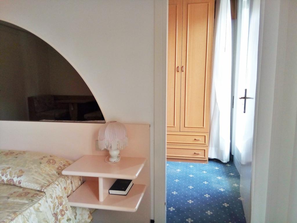 Hotel Villa Luisa Lignano Sabbiadoro Eksteriør billede