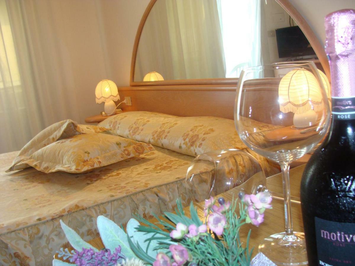Hotel Villa Luisa Lignano Sabbiadoro Eksteriør billede